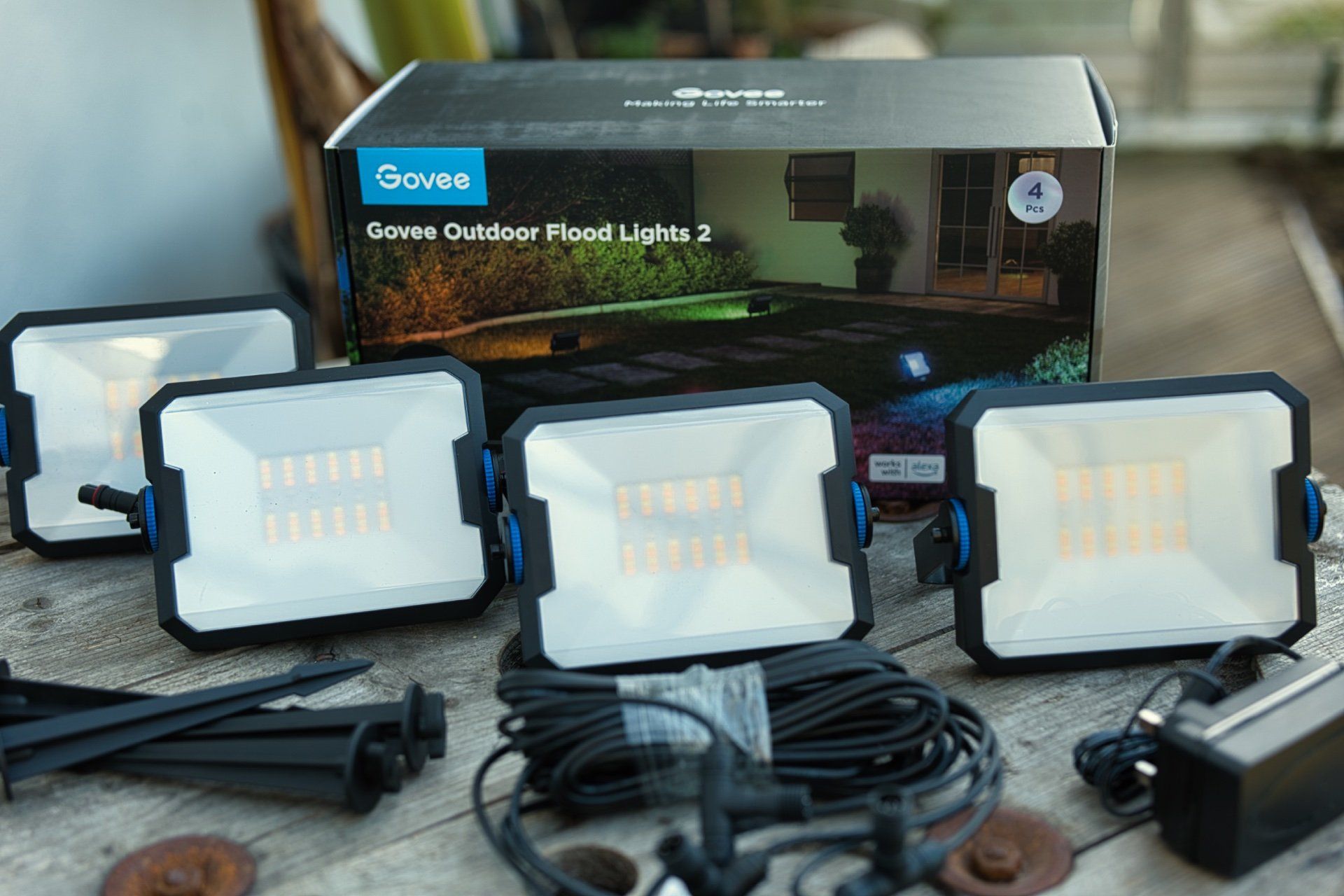 Govee outdoor flood lights 2 contents